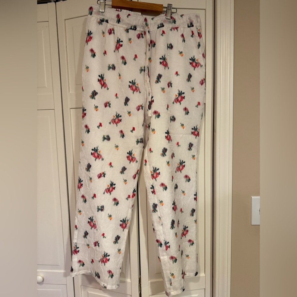 Hill House pajama style white crepe floral pants, size medium, never worn